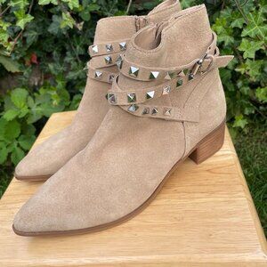 Steve Madden Beige Studded  suede Ankle Boots 8M Leather Upper With Block Heel